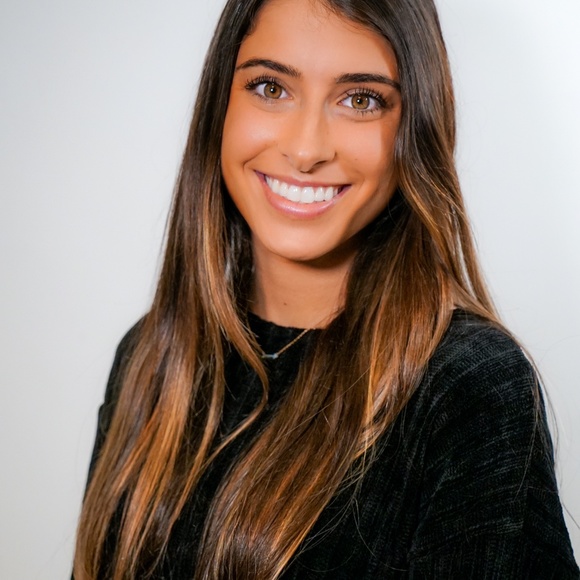 Meet your Posher, Caitlin - Picture 3 of 4